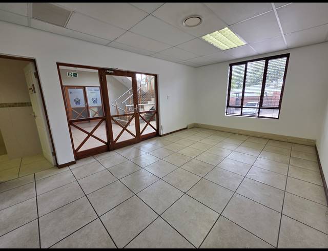 172M² OFFICE TO LET IN HONEYDEW